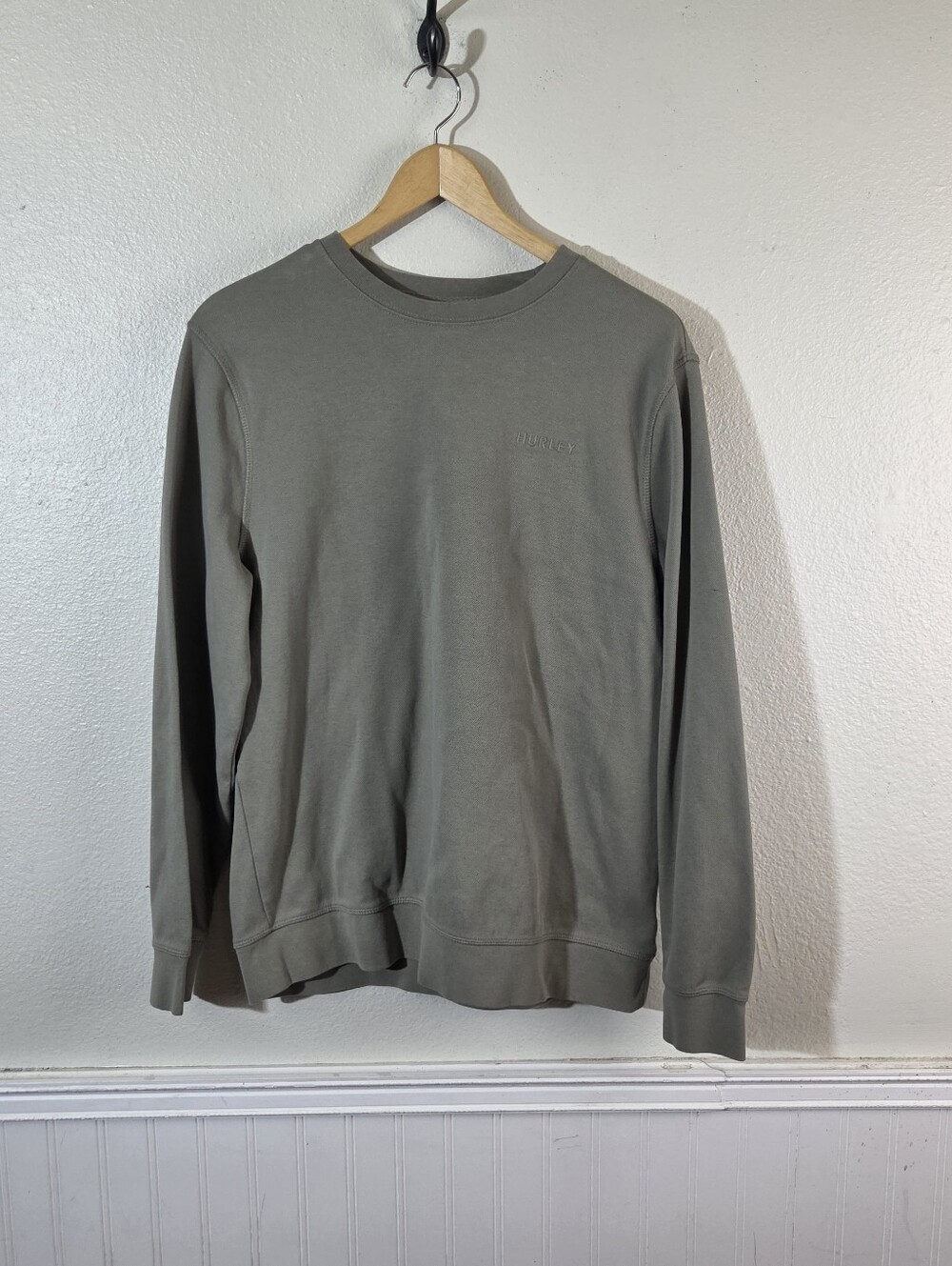 Hurley Crewneck Sweatshirt Mens M Gray Olive Cotton Blend Pullover Casual